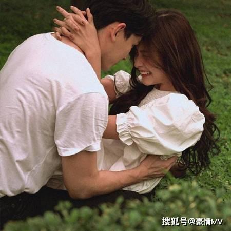 夏季的时尚女孩